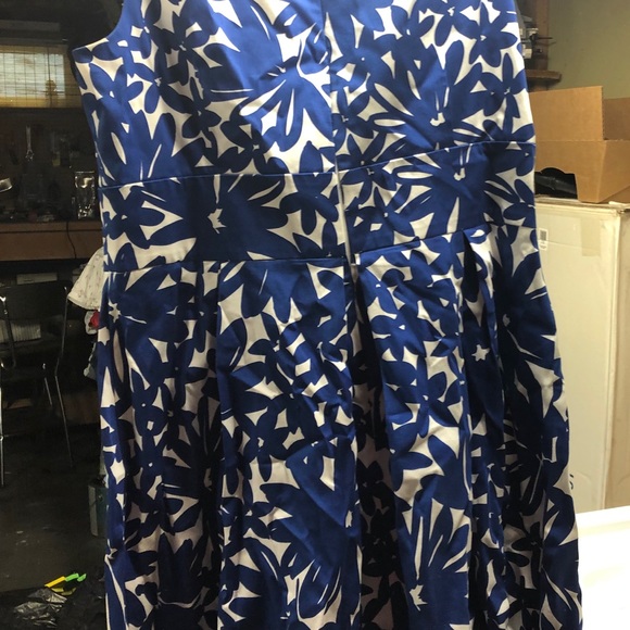 Women’s Dress - Picture 3 of 3